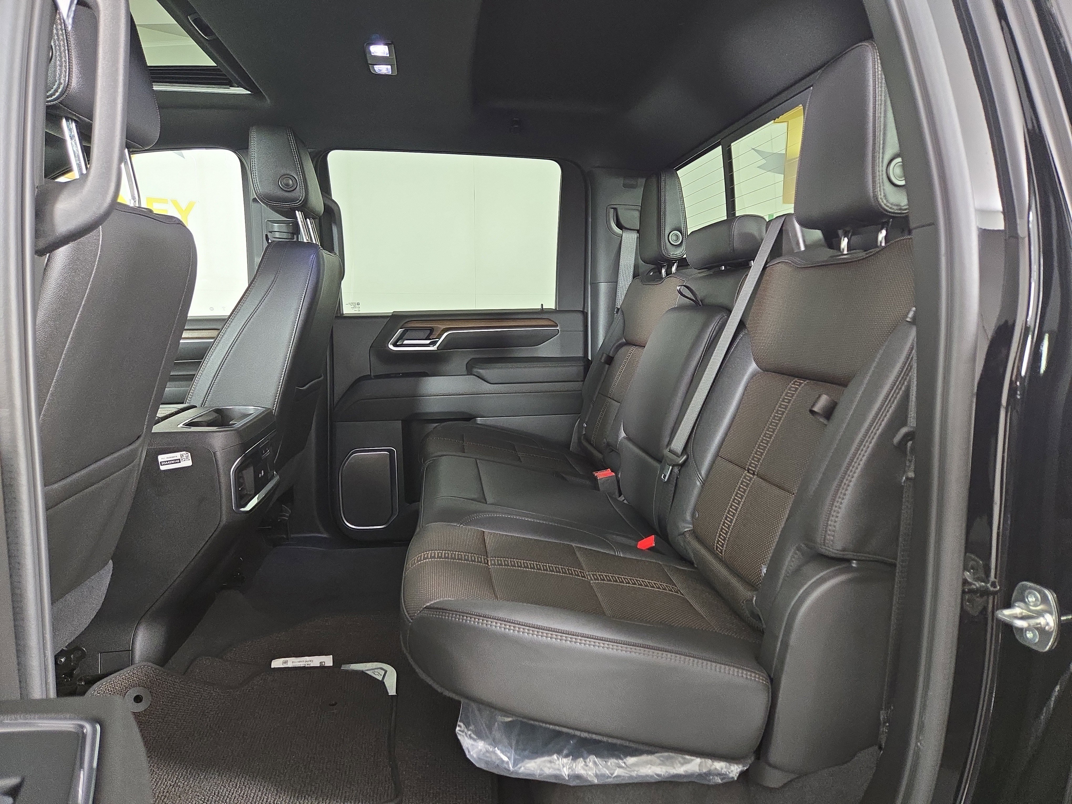 Used 2025 Chevrolet Silverado 3500 High Country w/ Technology Package image 11