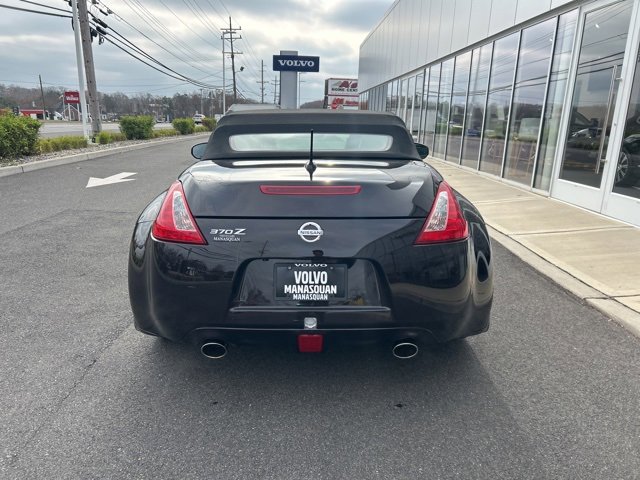 Used 2017 Nissan 370Z Touring image 4