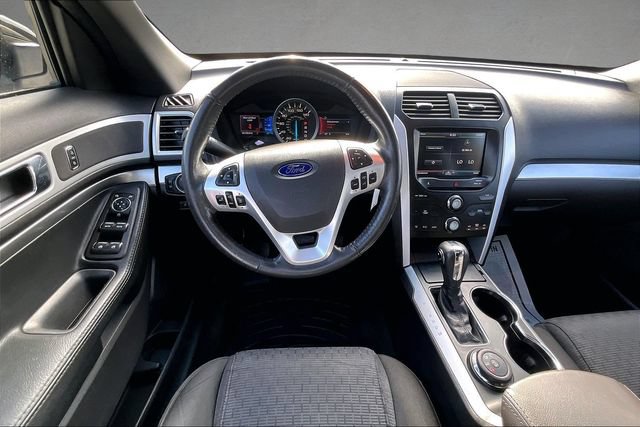 Used 2014 Ford Explorer XLT w/ Equipment Group 201A AWD/4WD image 2