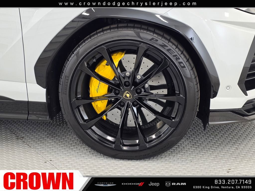 Used 2022 Lamborghini Urus AWD/4WD image 9