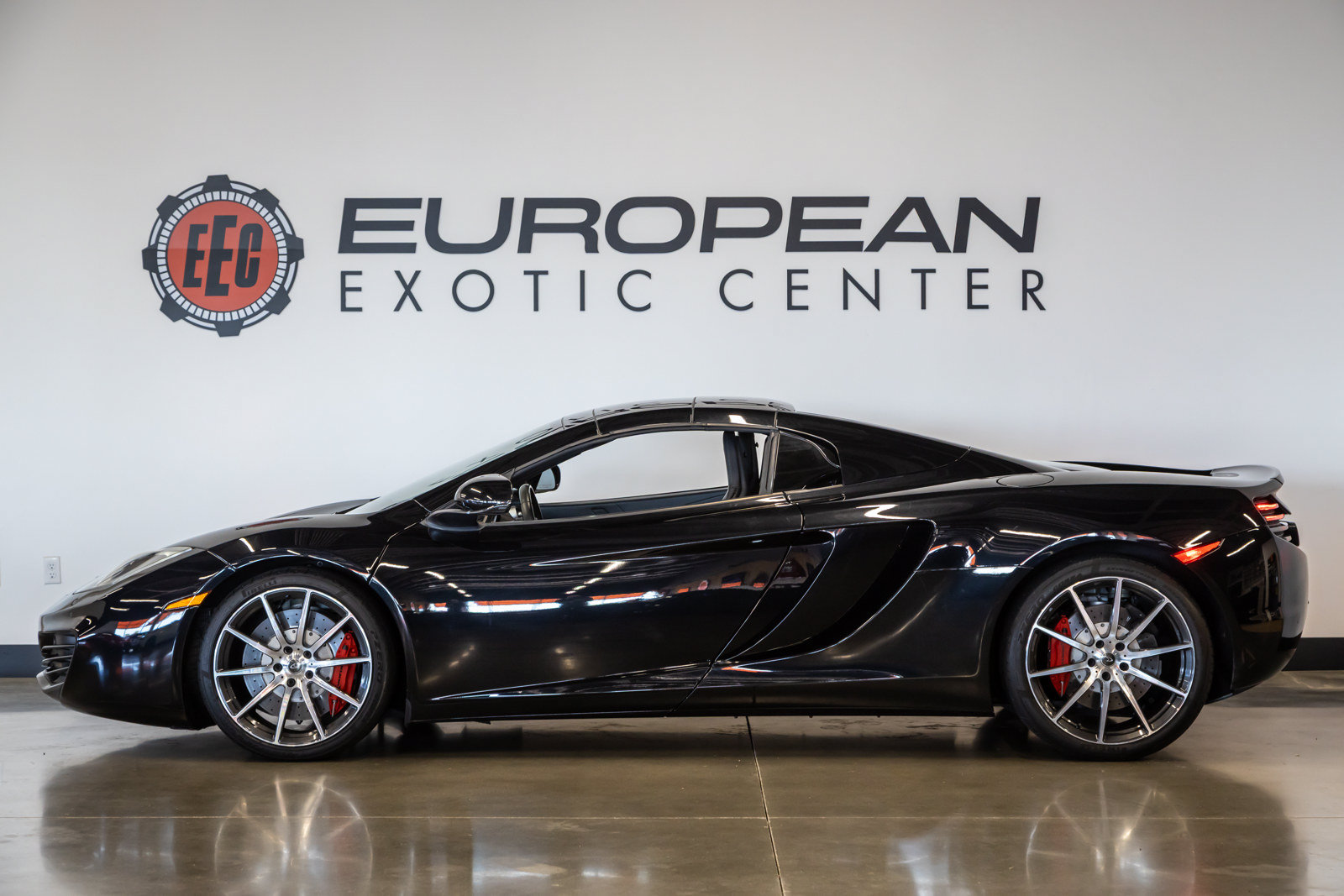 Used 2013 McLaren MP4-12C Spider RWD image 9