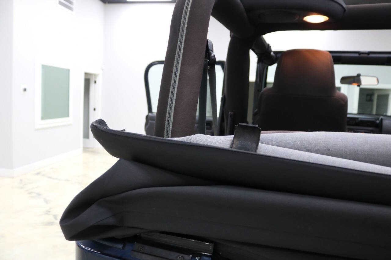 Used 2004 Jeep Wrangler Rubicon AWD/4WD image 85