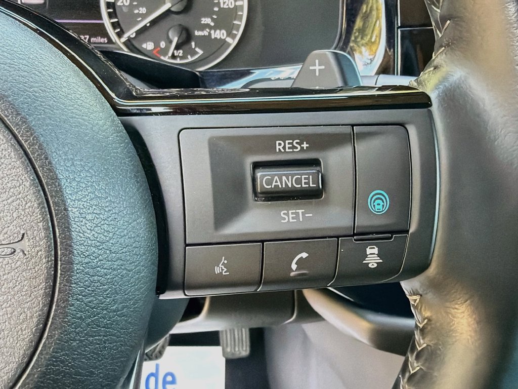 Used 2025 Nissan Pathfinder SL AWD/4WD image 13