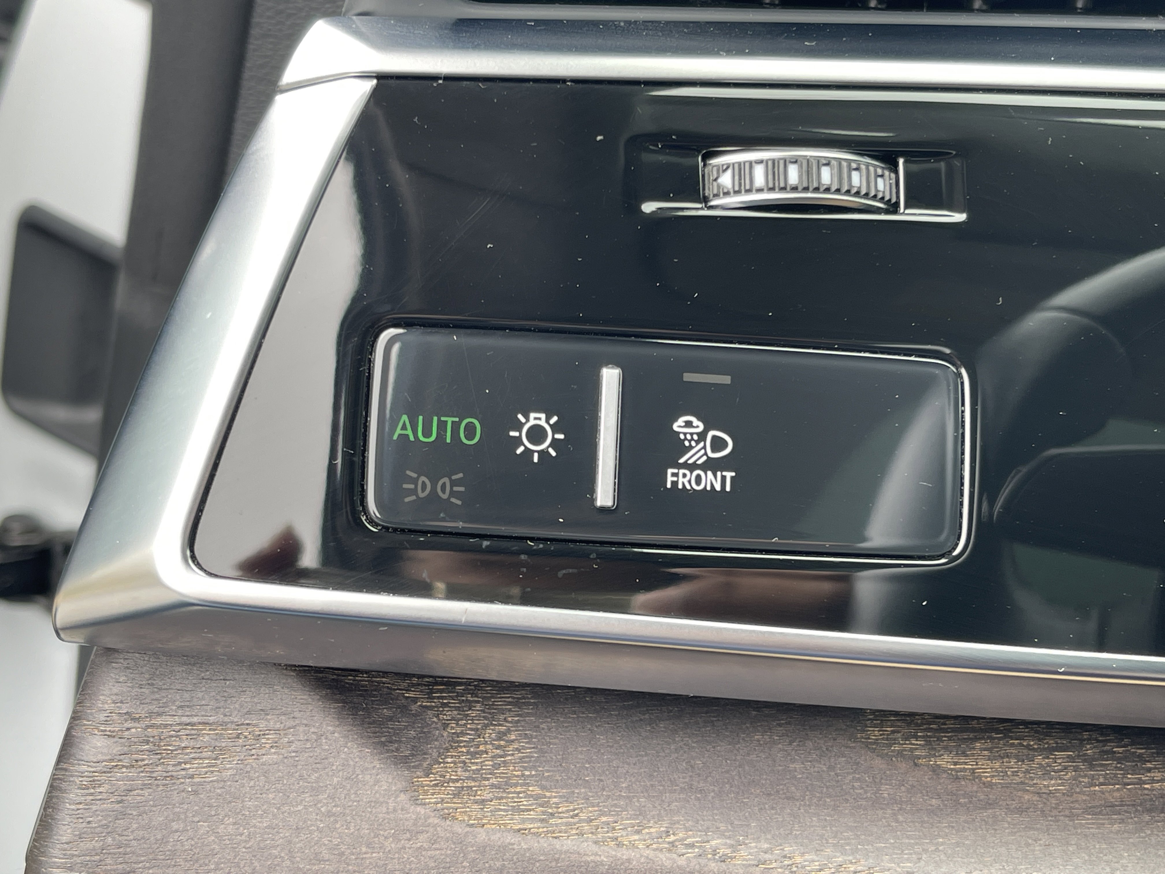 Used 2020 Audi Q8 Prestige w/ Prestige Package image 28