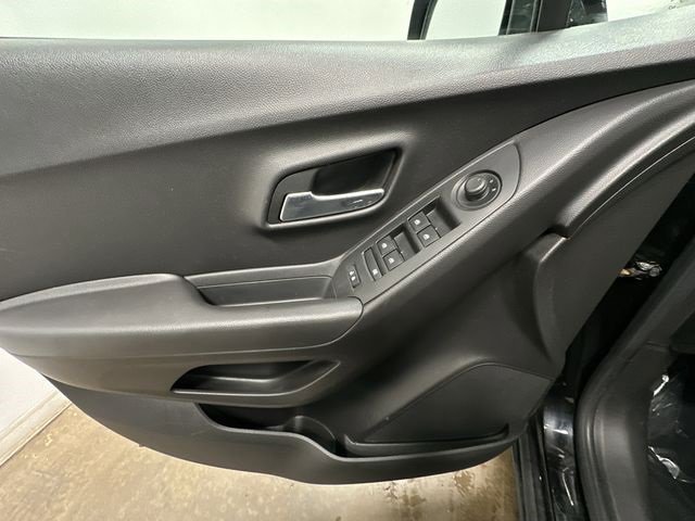 Used 2019 Chevrolet Trax LT w/ LT Convenience Package image 16