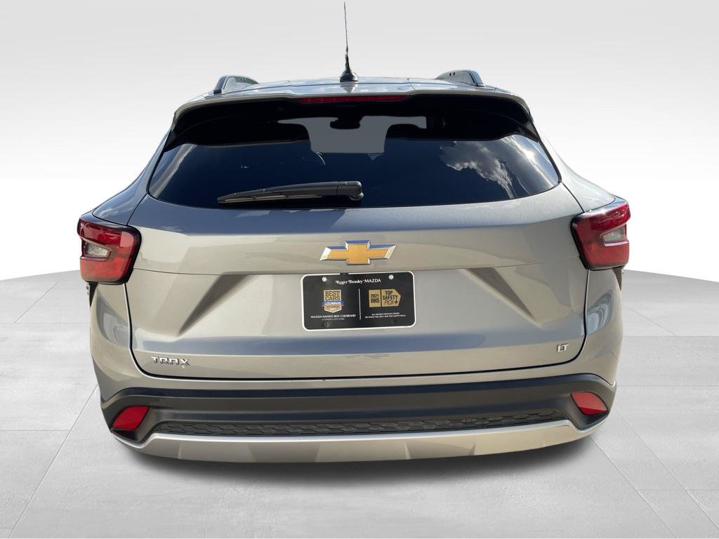 Used 2025 Chevrolet Trax LT FWD image 6