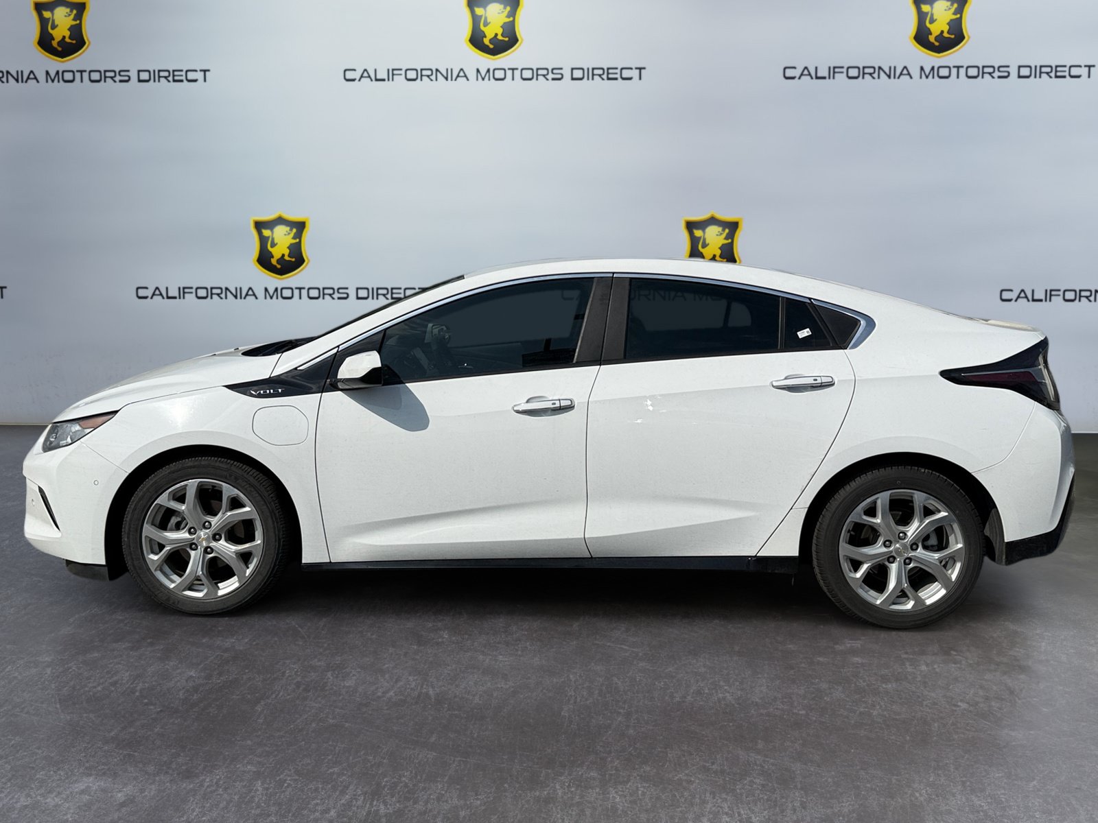 Used 2016 Chevrolet Volt Premier w/ Driver Confidence Package FWD image 2