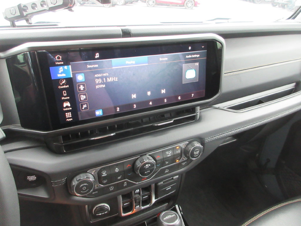 Used 2025 Jeep Gladiator Overland AWD/4WD image 27