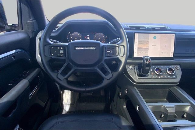 Used 2025 Land Rover Defender 110 X-Dynamic SE image 5