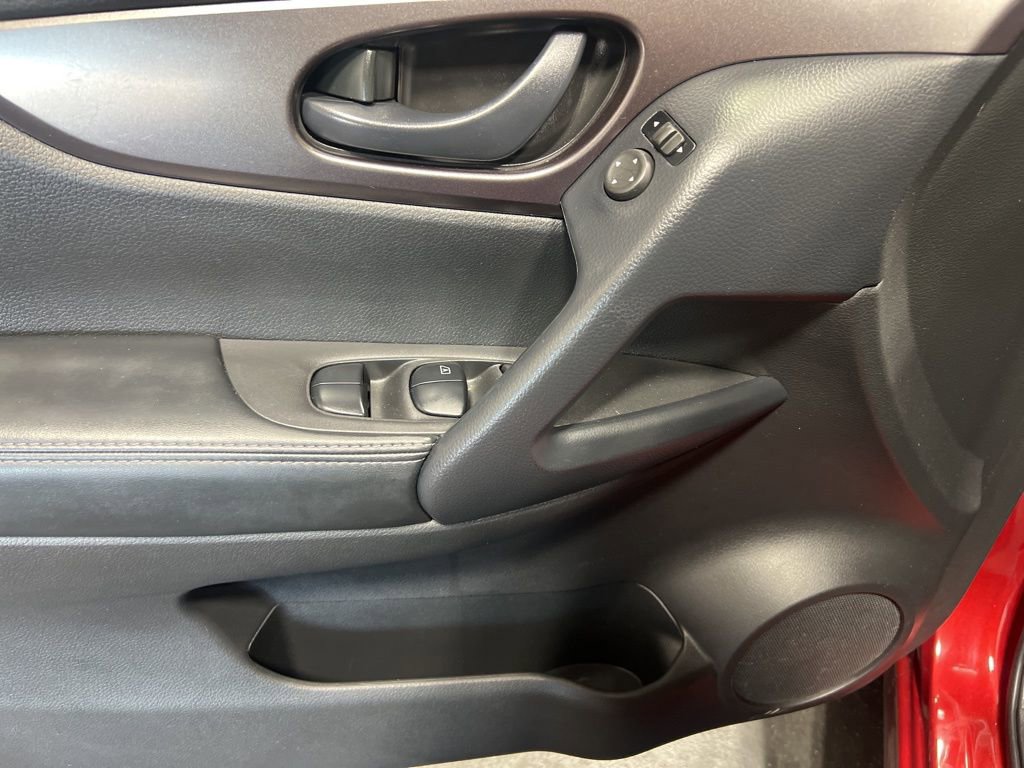 Used 2022 Nissan Rogue Sport S image 20