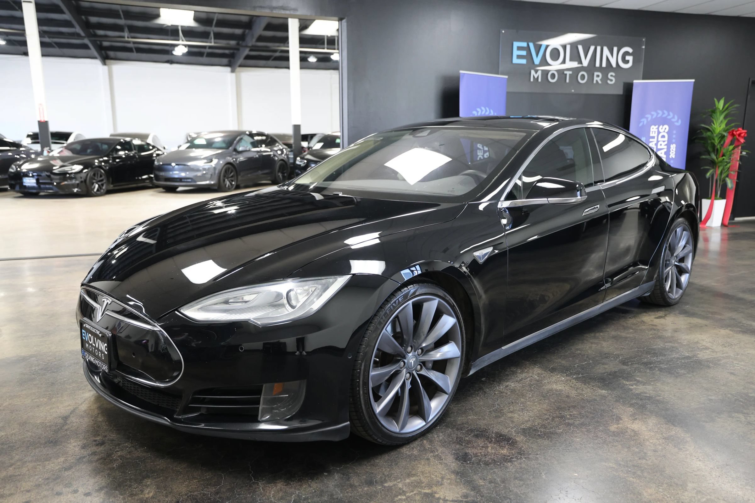 Used 2015 Tesla Model S 70D AWD/4WD image 5