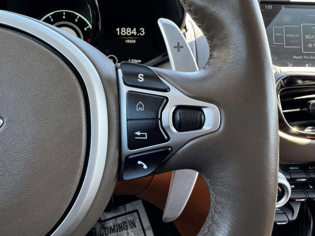 Used 2022 Aston Martin V8 Vantage Roadster image 28