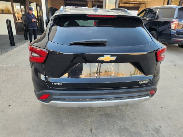 Used 2024 Chevrolet Trax LT w/ Driver Confidence Package FWD image 5