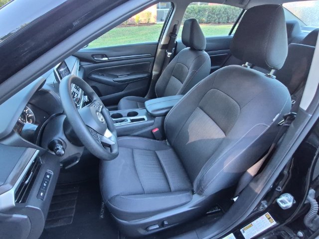 Used 2025 Nissan Altima 2.5 SV FWD image 11