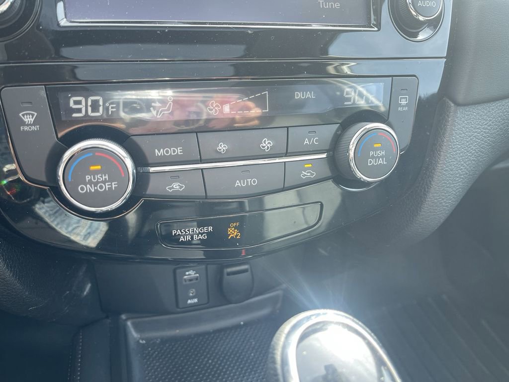 Used 2017 Nissan Rogue SL w/ SL Premium Package image 16