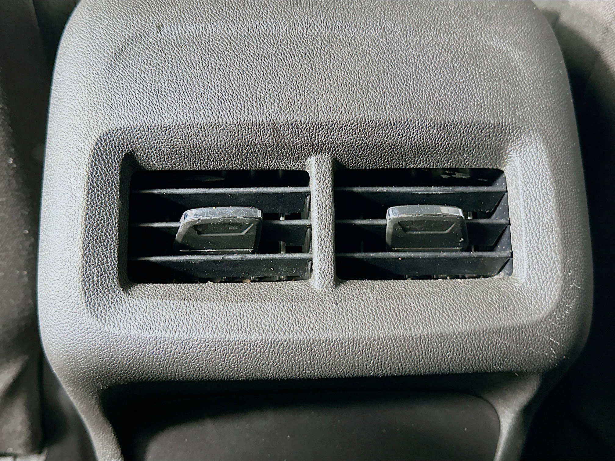 Used 2018 Chevrolet Equinox LS image 25