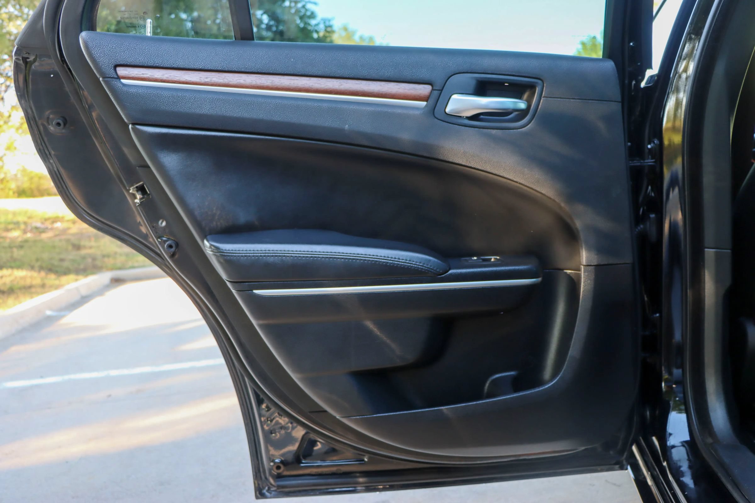 Used 2019 Chrysler 300 C RWD image 11