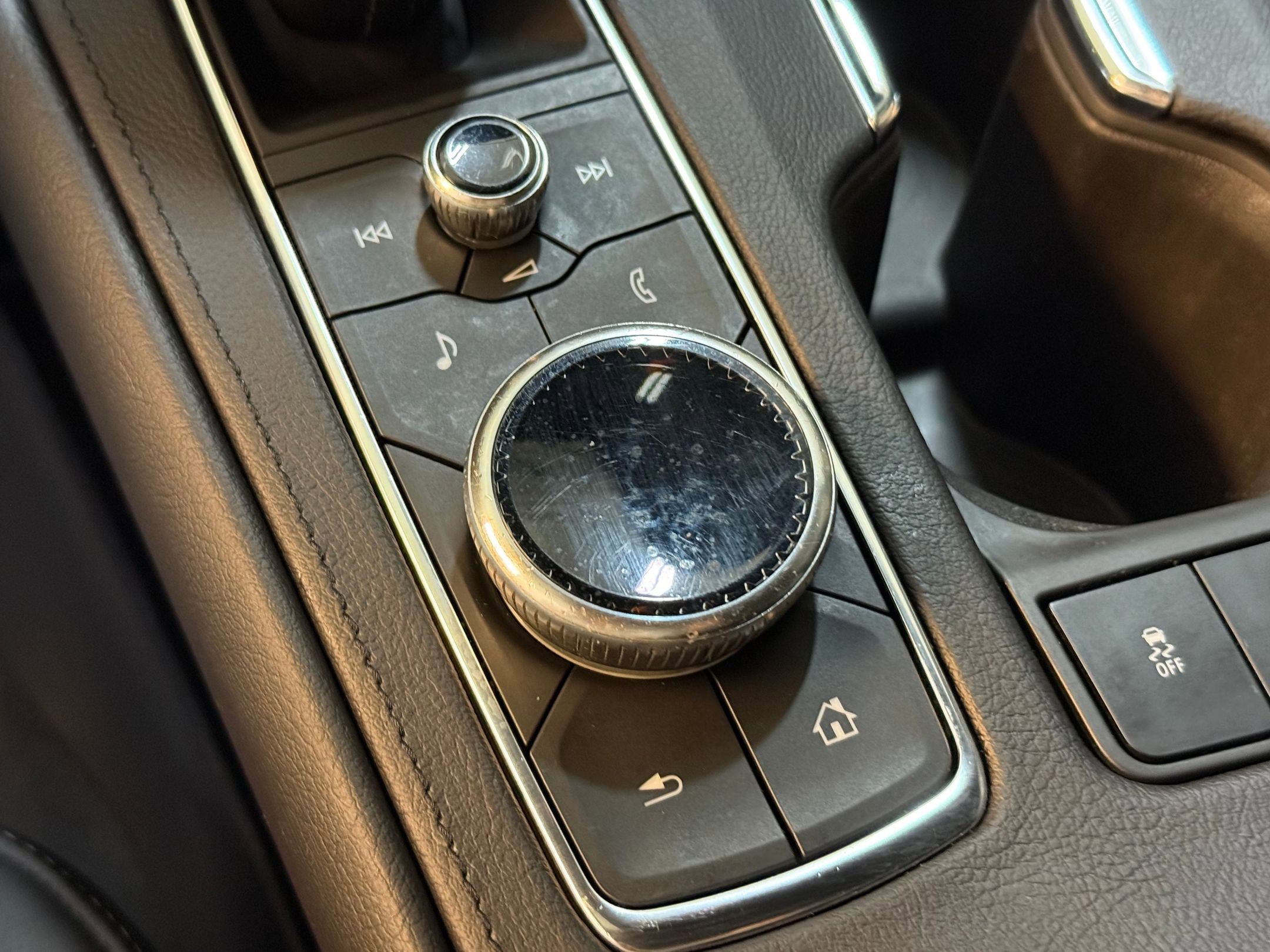 Certified 2023 Cadillac XT4 Premium Luxury image 30