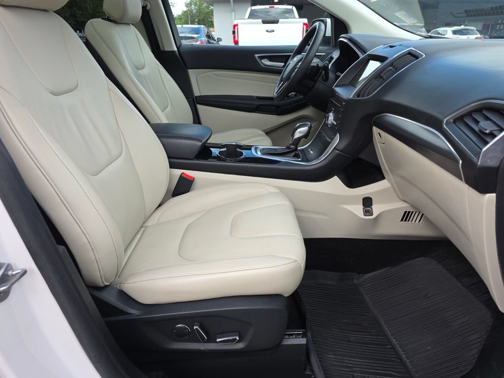 Used 2018 Ford Edge Titanium w/ Technology Package AWD/4WD image 15