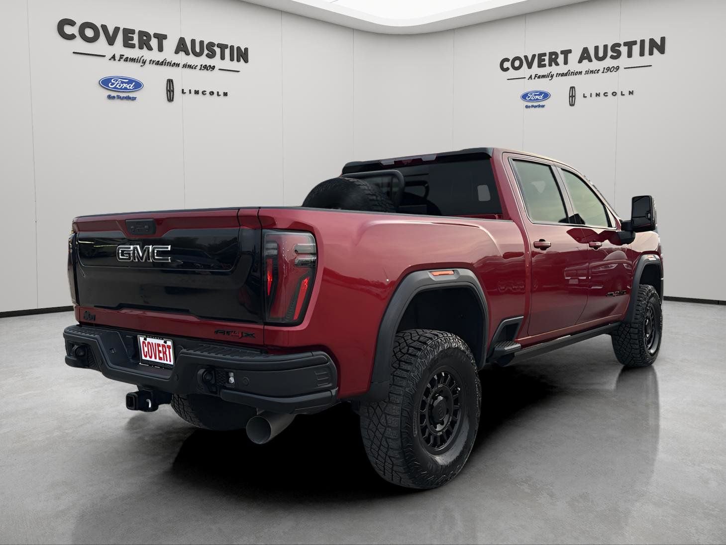 Used 2025 GMC Sierra 2500 AT4X image 5