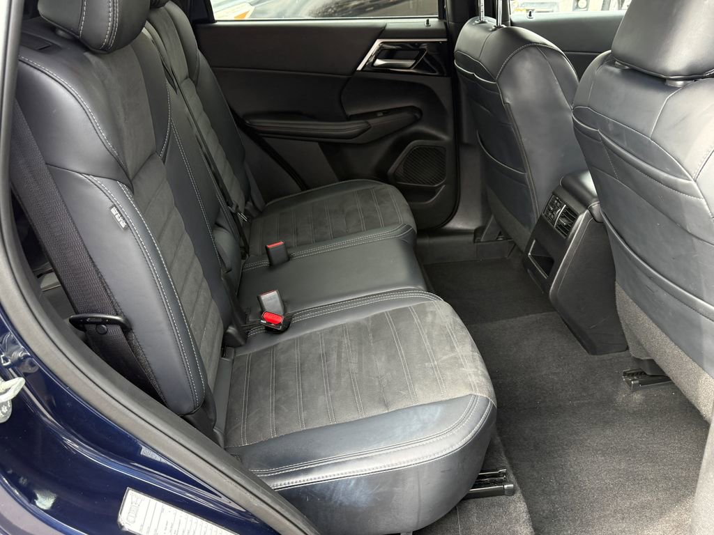 Used 2024 Mitsubishi Outlander SE image 12