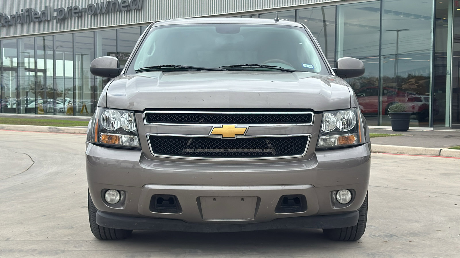 Used 2013 Chevrolet Suburban LT image 2