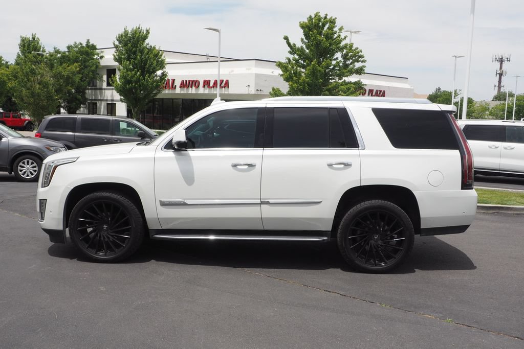 Used 2020 Cadillac Escalade Premium Luxury AWD/4WD image 4