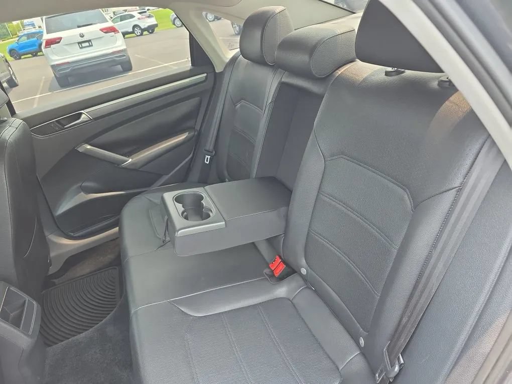 Used 2017 Volkswagen Passat 1.8T R-Line FWD image 37