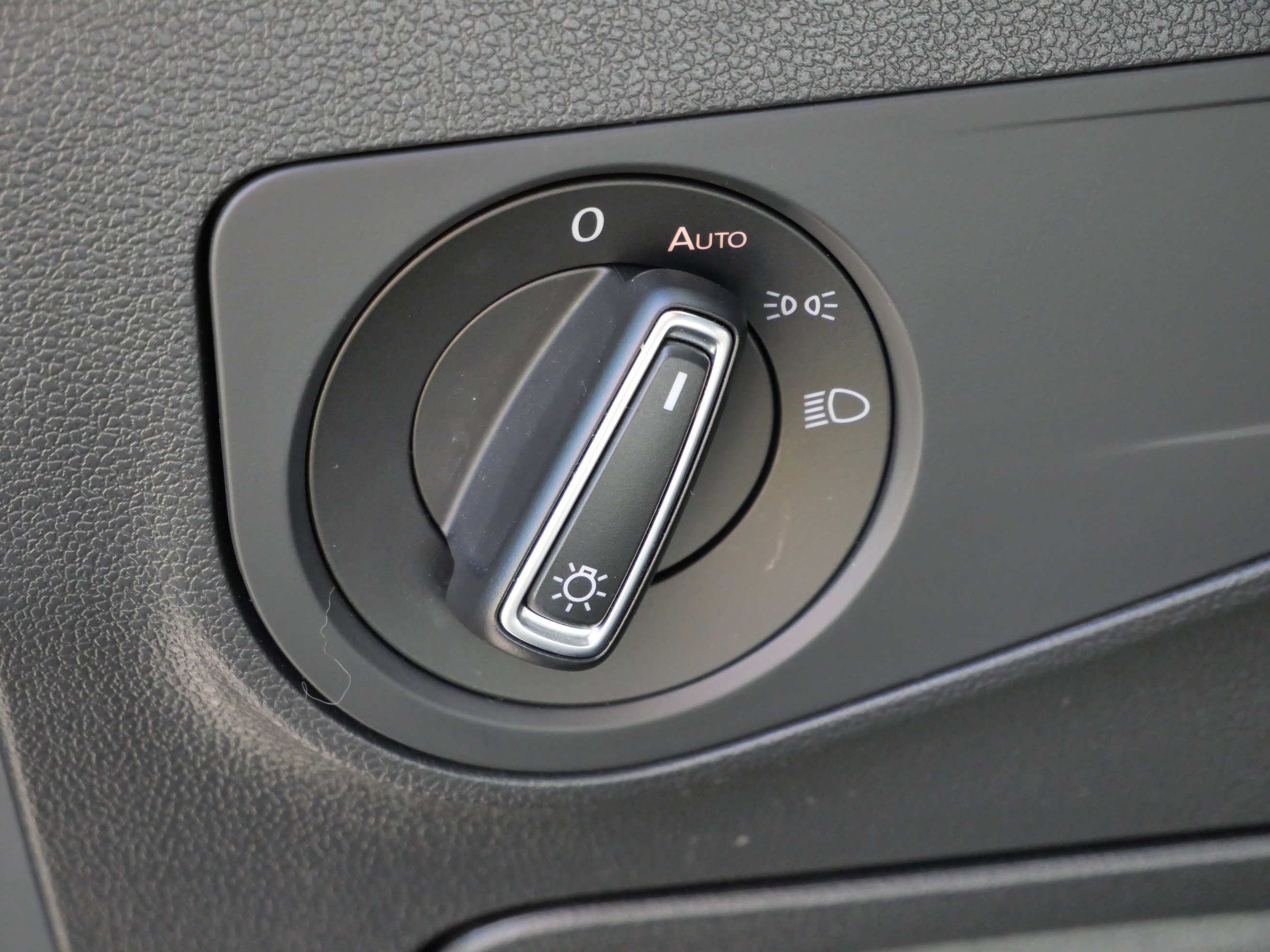 Certified 2024 Volkswagen Tiguan SE image 21