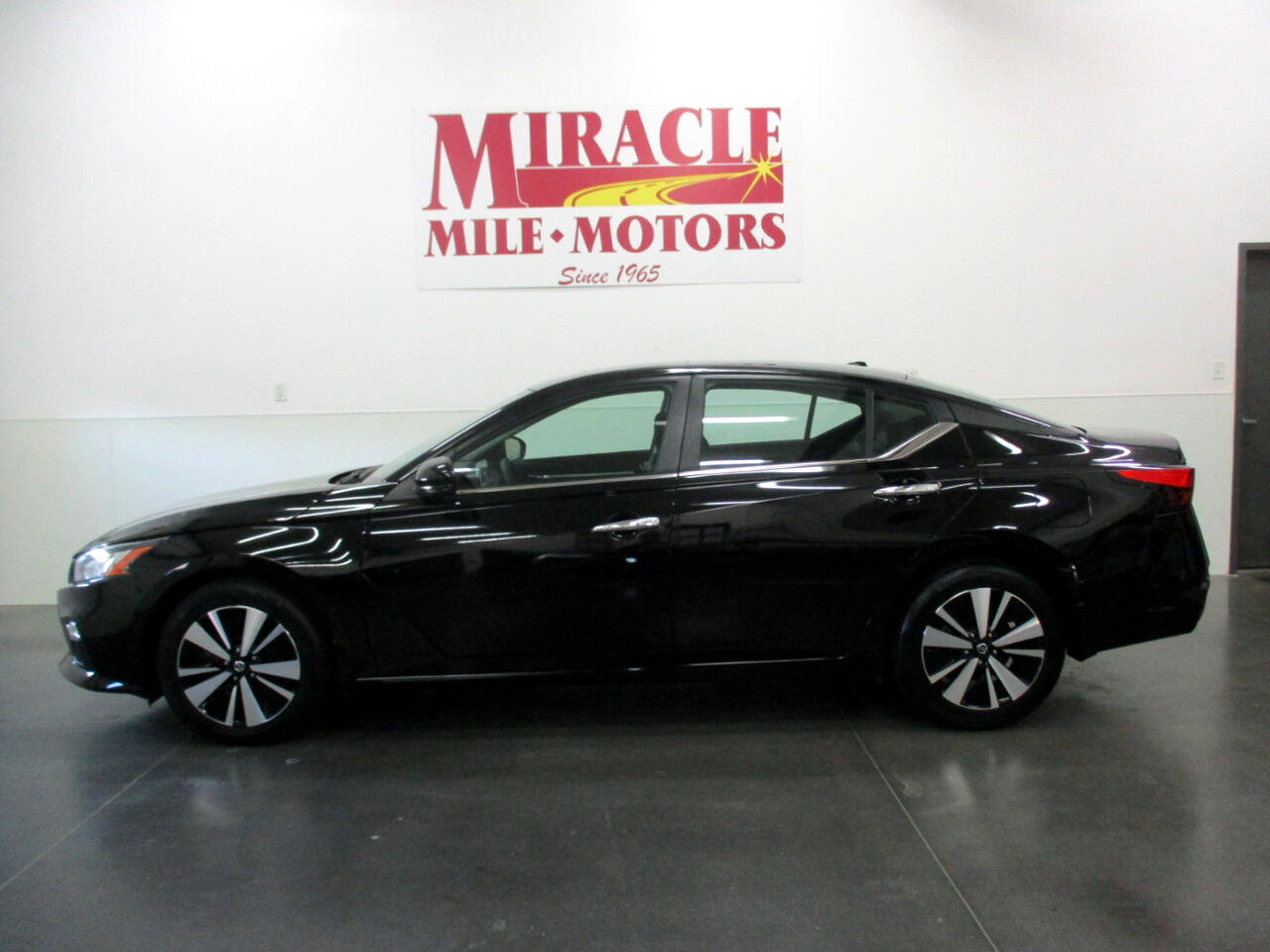 Used 2022 Nissan Altima 2.5 SV w/ SV Premium Package image 2