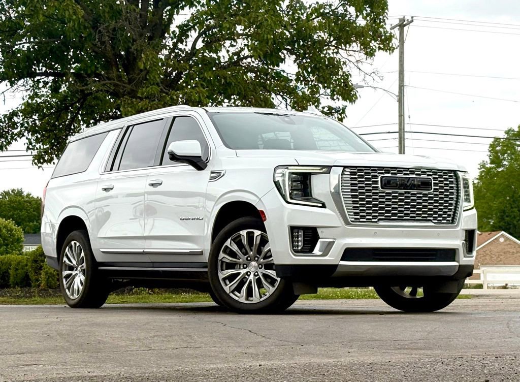 Used 2022 GMC Yukon XL Denali AWD/4WD image 1