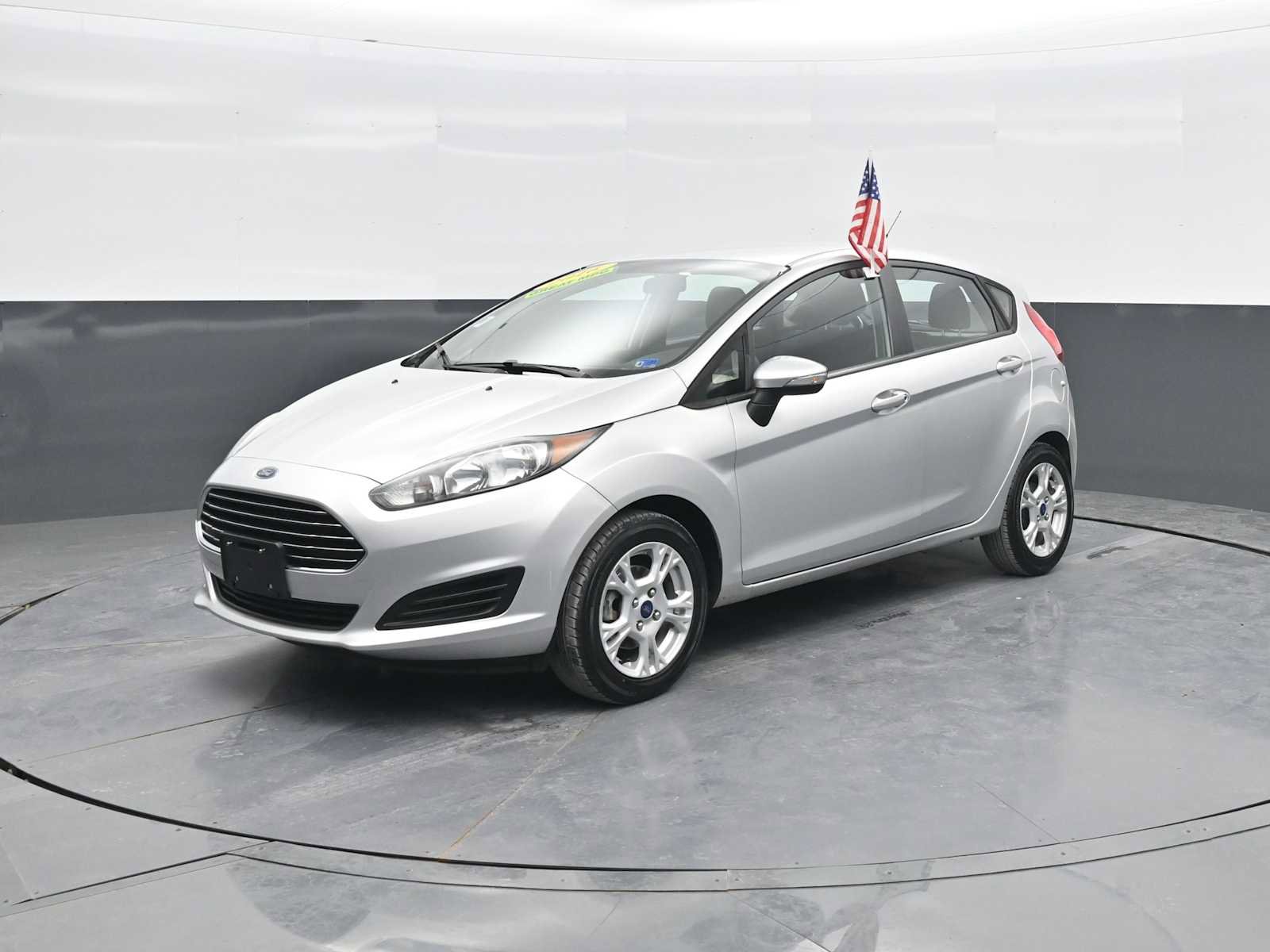 Used 2016 Ford Fiesta SE w/ Cold Weather Package FWD image 4