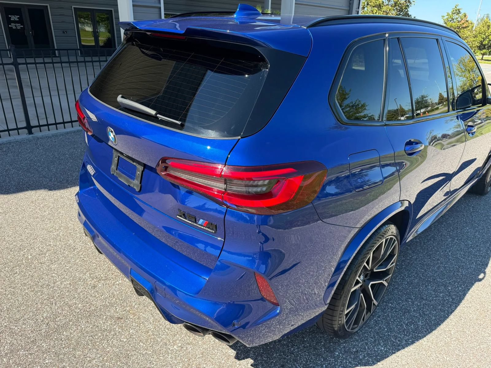 Used 2021 BMW X5 M AWD/4WD image 9