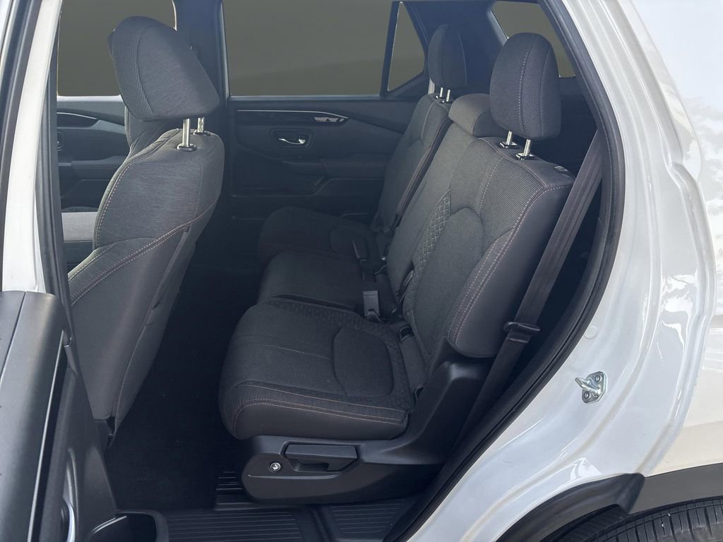 Used 2023 Honda Pilot Sport image 25