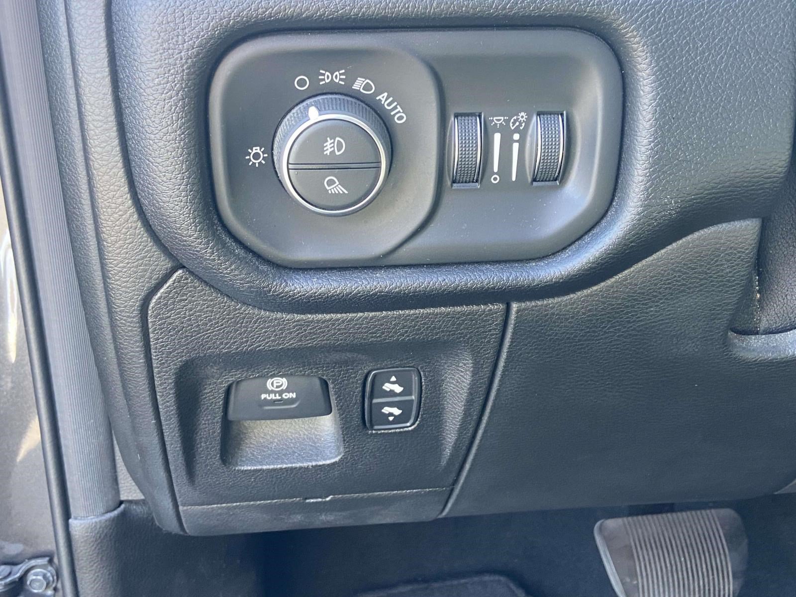 Used 2019 RAM 1500 Big Horn AWD/4WD image 17