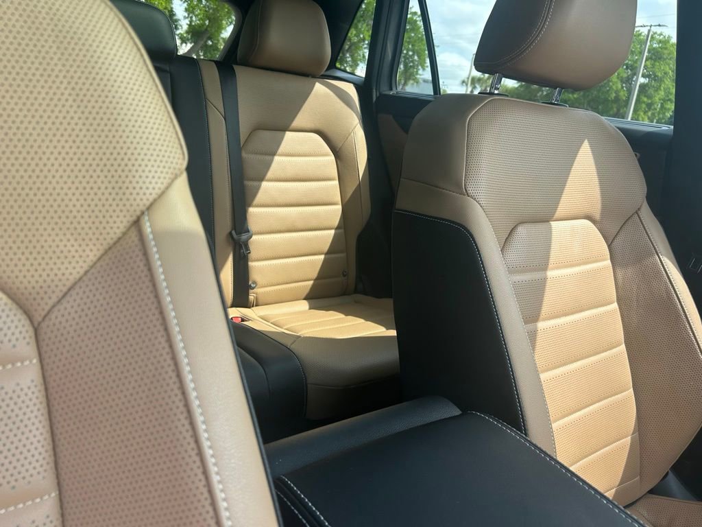 Certified 2024 Volkswagen Atlas Cross Sport SEL R-Line image 40