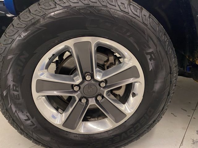 Used 2023 Jeep Wrangler Sahara AWD/4WD image 30