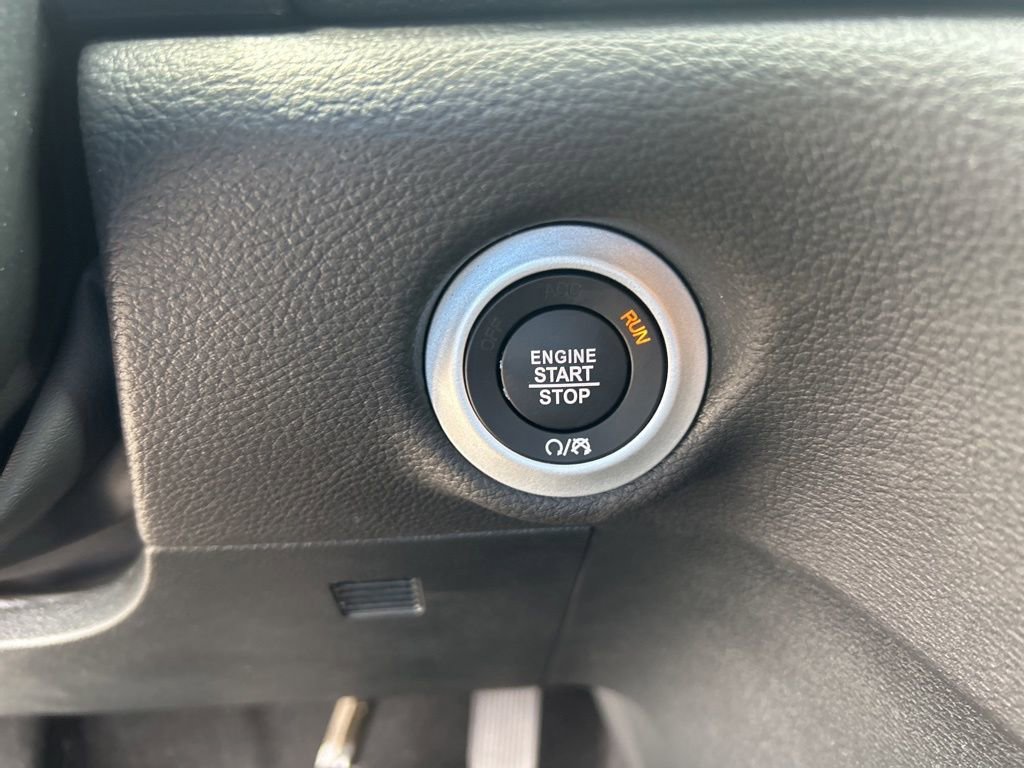 New 2025 Chrysler Pacifica Select image 42