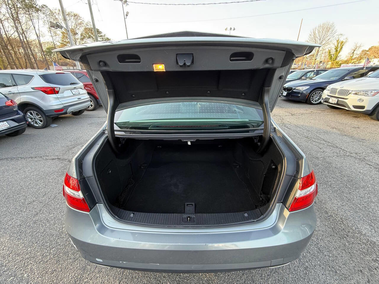 Used 2010 Mercedes-Benz E 350 Sedan image 19