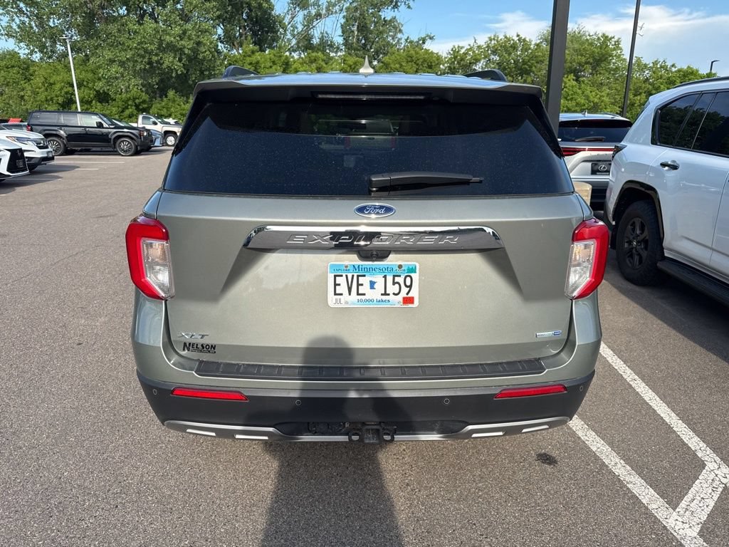 Used 2020 Ford Explorer XLT w/ Equipment Group 202A AWD/4WD image 5