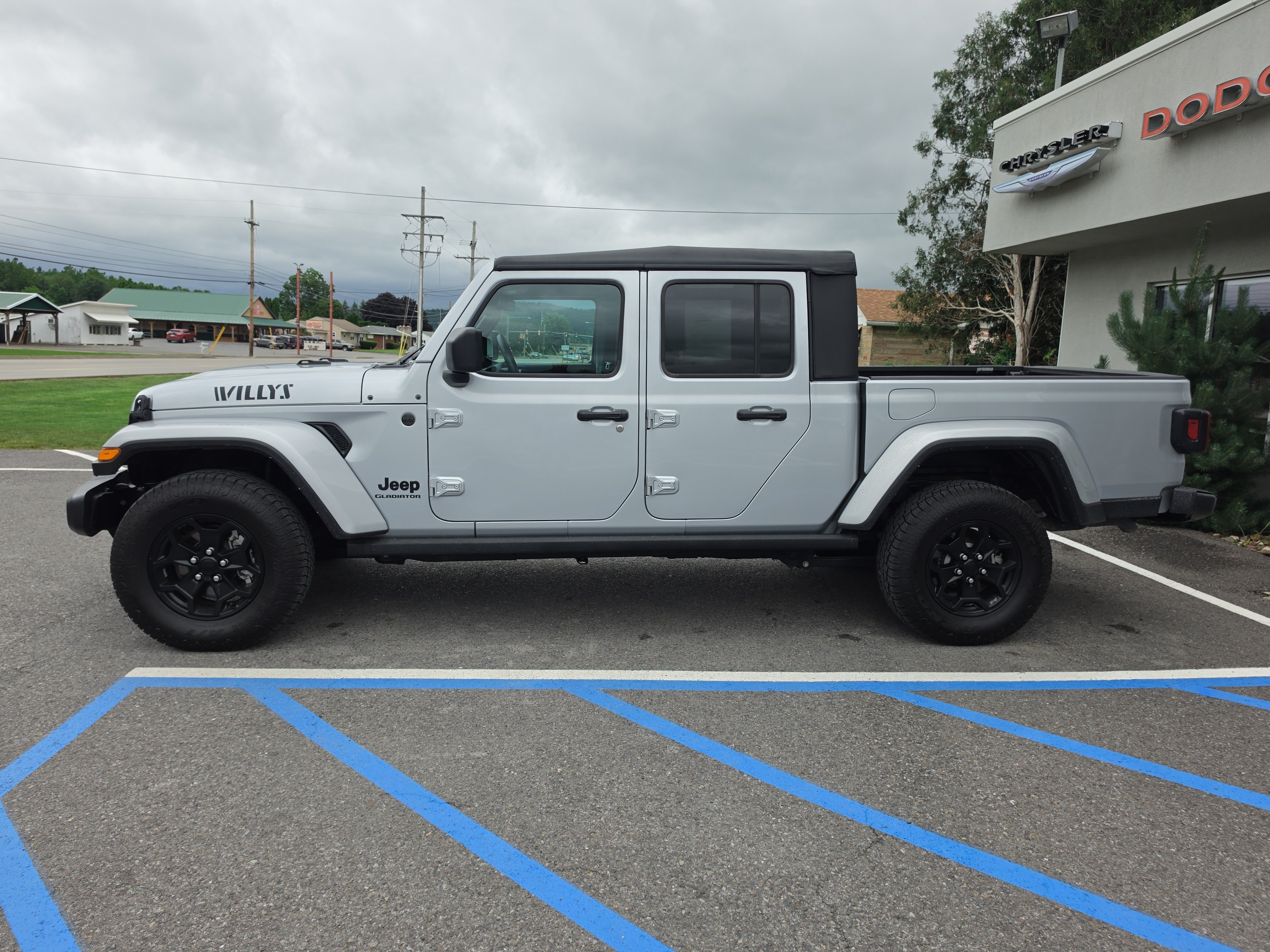 Used 2022 Jeep Gladiator Sport AWD/4WD image 7