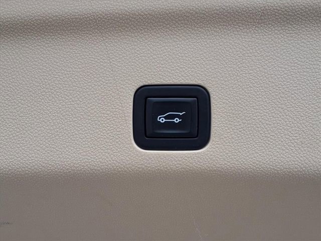 Certified 2023 Cadillac Escalade Premium Luxury image 13