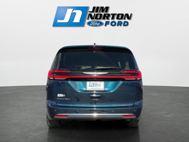 Used 2023 Chrysler Pacifica Touring-L image 4