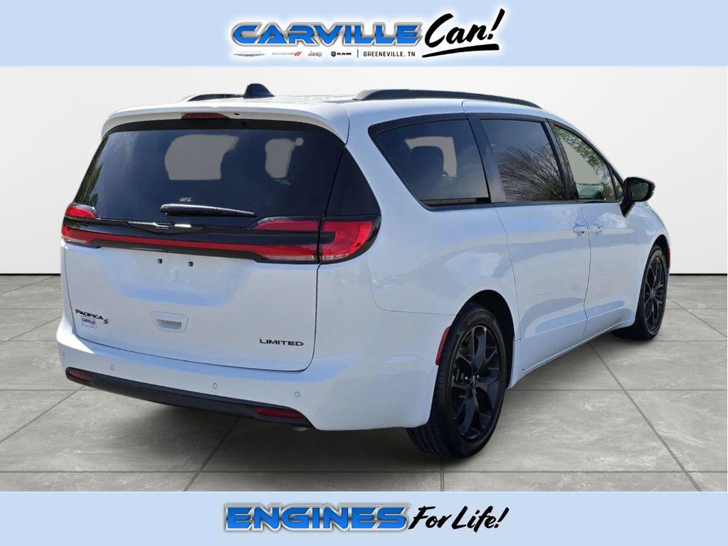 Used 2025 Chrysler Pacifica Limited FWD image 4