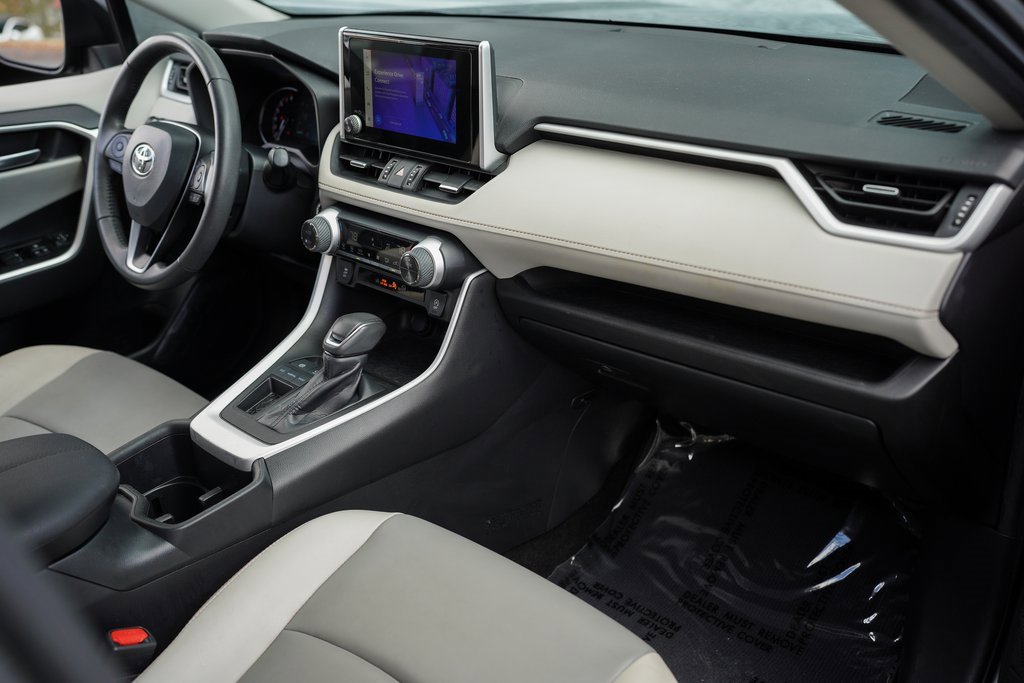 Used 2023 Toyota RAV4 XLE Premium image 21