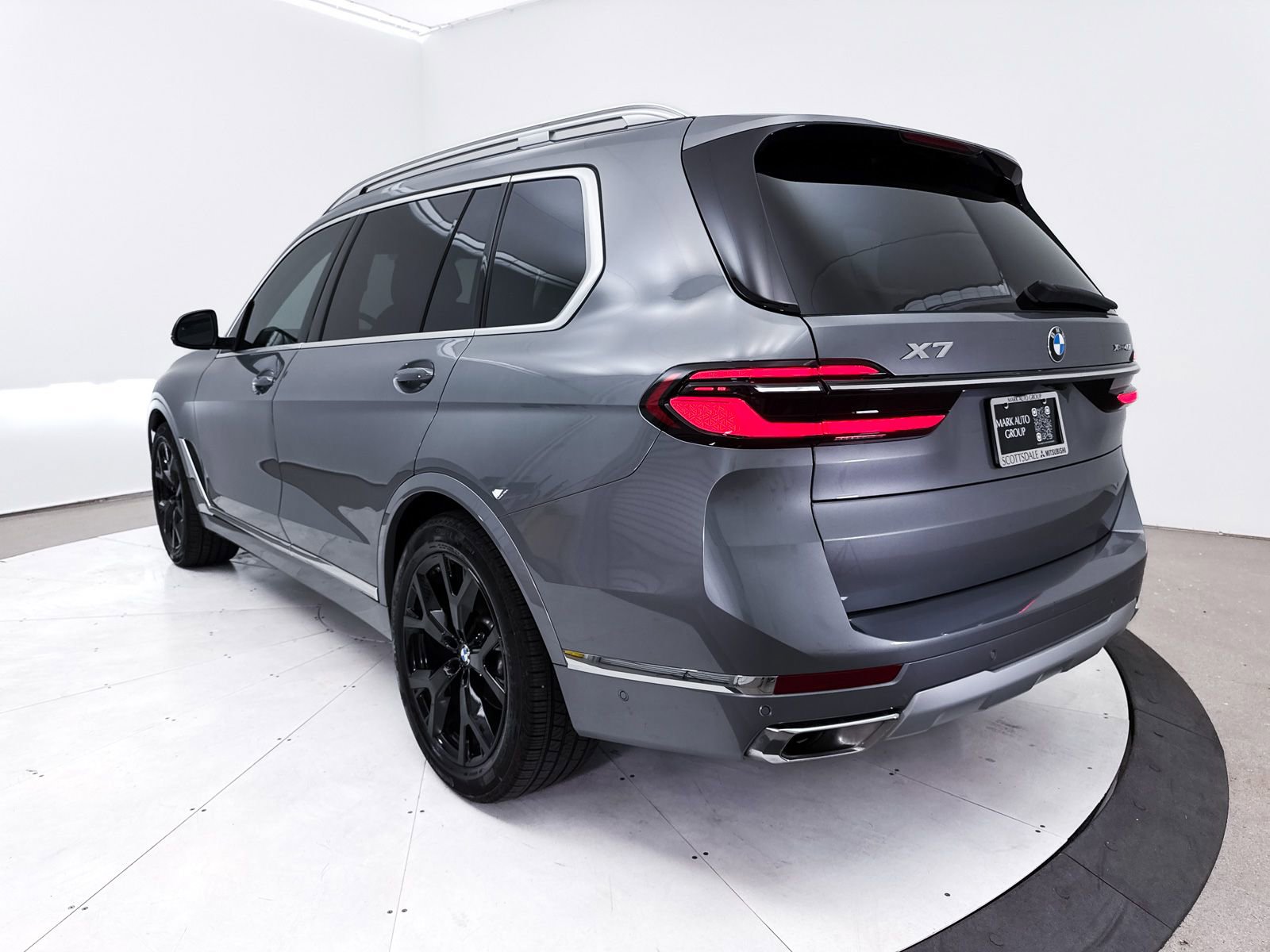 Used 2024 BMW X7 xDrive40i w/ Premium Package image 18