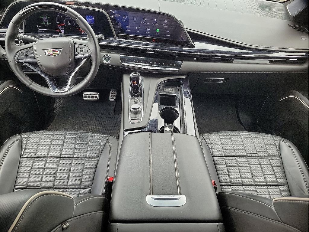 Used 2024 Cadillac Escalade ESV V AWD/4WD image 11