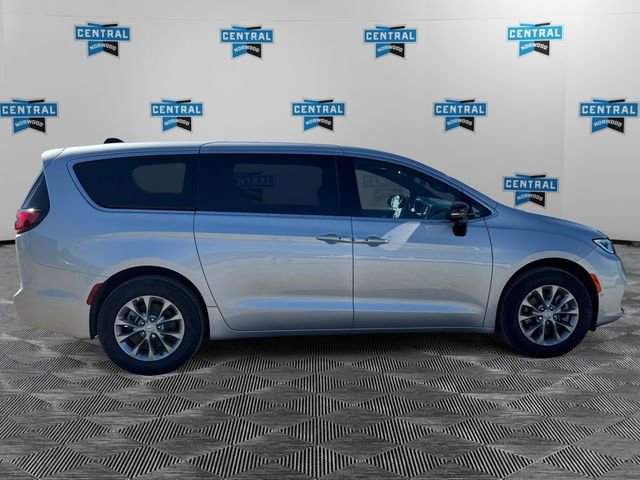 New 2026 Chrysler Pacifica Select image 6
