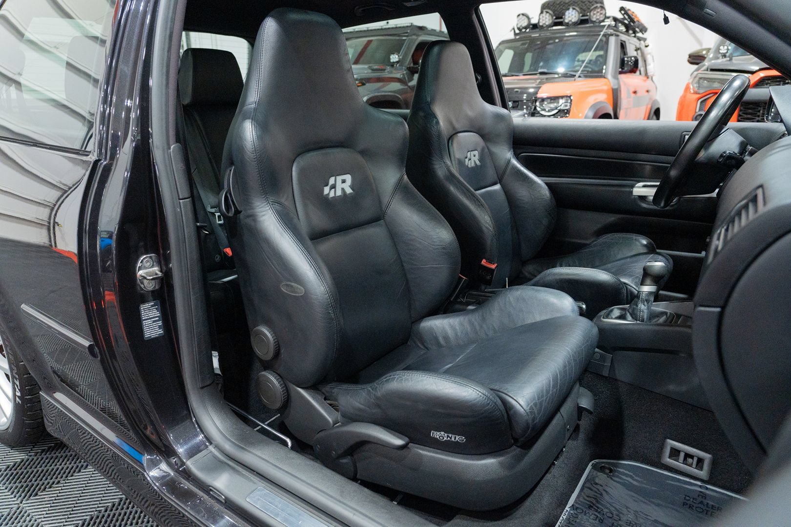 Used 2004 Volkswagen R32 AWD/4WD image 26