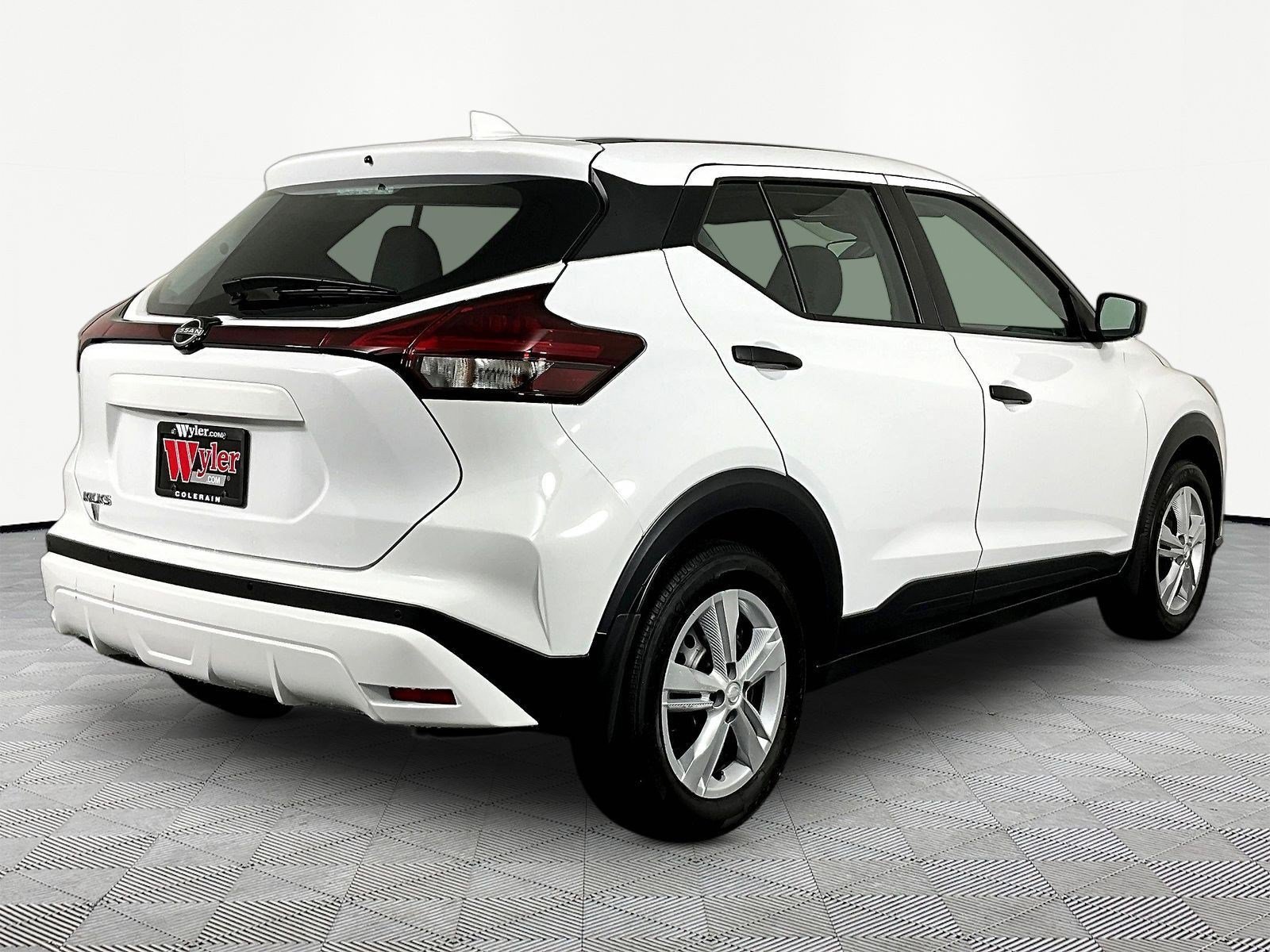 Certified 2022 Nissan Kicks S FWD image 6